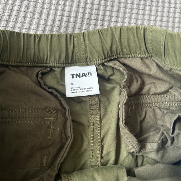 Aritzia TNA Green Cargo Pants Relaxed Fit - Picture 2 of 3
